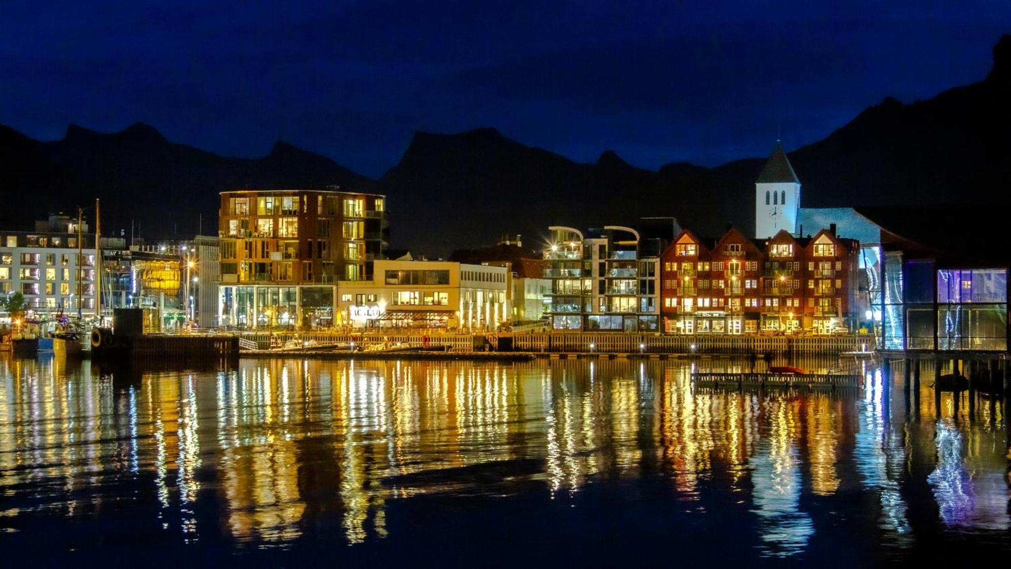 Nordis Apartments - Torget 21 Svolvær Zewnętrze zdjęcie